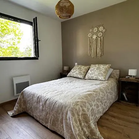 Holiday home Maison Plain-pied Avec Terrasse, Proche Plage, 3 Ch., Terrain 300 M², Stationnement, Tout Equipe - Fr-1-730-46 *