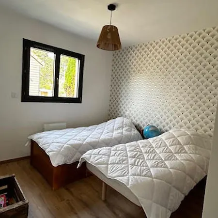 Maison Plain-pied Avec Terrasse, Proche Plage, 3 Ch., Terrain 300 M², Stationnement, Tout Equipe - Fr-1-730-46 *
